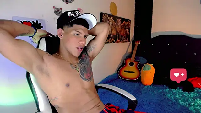 Snapshot of Damian_latinxxx chatting on 01-15-25, 08:20 Damian latinxxx online show from 01-15-25, 08:20