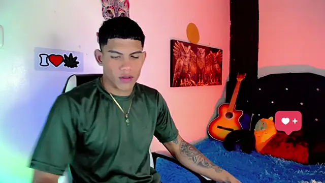 Snapshot of Damian_latinxxx chatting on 01-16-25, 03:02 Damian latinxxx online show from 01-16-25, 03:02