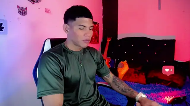 Snapshot of Damian_latinxxx chatting on 01-16-25, 06:03 Damian latinxxx online show from 01-16-25, 06:03