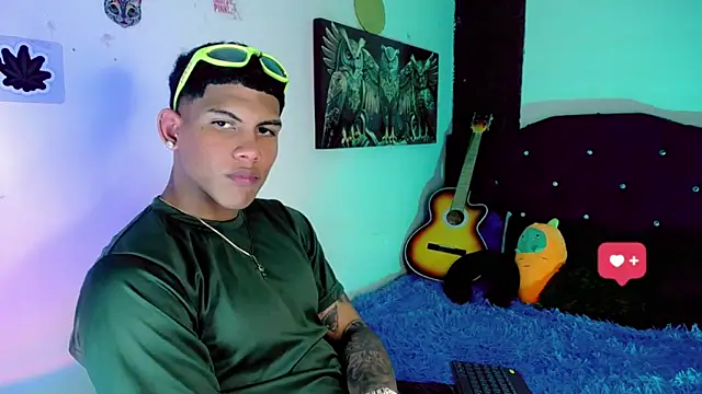 Snapshot of Damian_latinxxx chatting on 01-16-25, 09:05 Damian latinxxx online show from 01-16-25, 09:05
