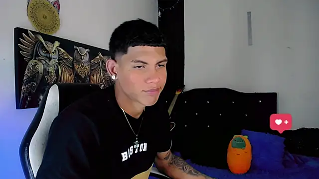 Snapshot of Damian_latinxxx chatting on 01-17-25, 06:04 Damian latinxxx online show from 01-17-25, 06:04