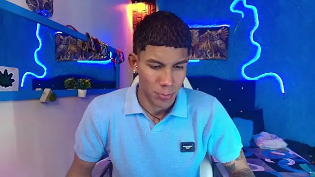 Snapshot of Damian_latinxxx chatting on 01-28-25, 02:32 Damian latinxxx online show from 01-28-25, 02:32
