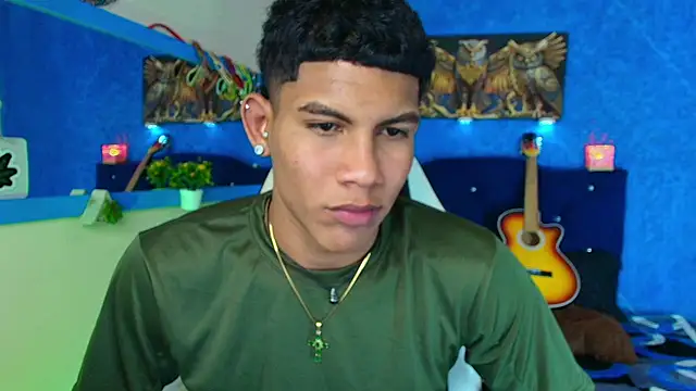 Snapshot of Damian_latinxxx chatting on 01-29-25, 06:01 Damian latinxxx online show from 01-29-25, 06:01