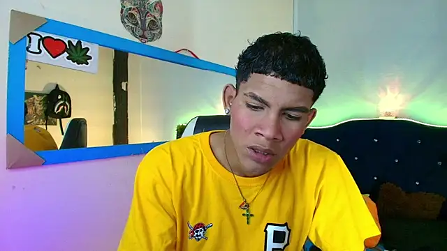Snapshot of Damian_latinxxx chatting on 02-02-25, 02:27 Damian latinxxx online show from 02-02-25, 02:27