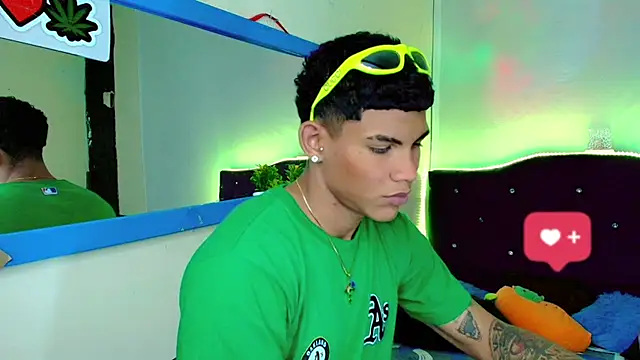 Snapshot of Damian_latinxxx chatting on 02-03-25, 10:58 Damian latinxxx online show from 02-03-25, 10:58