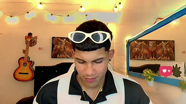 Snapshot of Damian_latinxxx chatting on 02-08-25, 02:47 Damian latinxxx online show from 02-08-25, 02:47