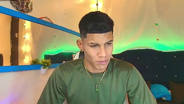 Snapshot of Damian_latinxxx chatting on 02-13-25, 06:30 Damian latinxxx online show from 02-13-25, 06:30
