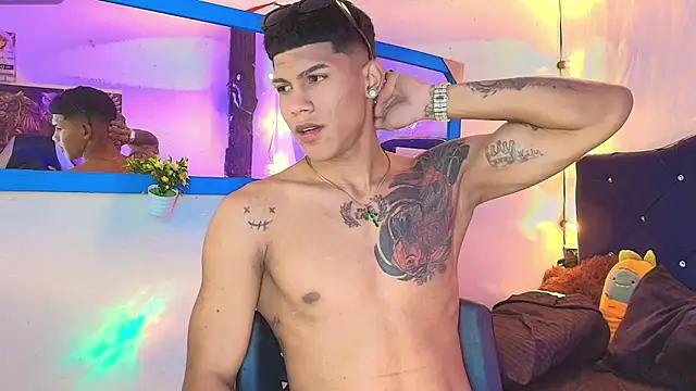Snapshot of Damian_latinxxx chatting on 02-13-25, 09:41 Damian latinxxx online show from 02-13-25, 09:41