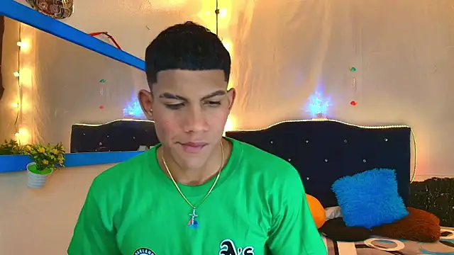 Snapshot of Damian_latinxxx chatting on 02-14-25, 03:11 Damian latinxxx online show from 02-14-25, 03:11