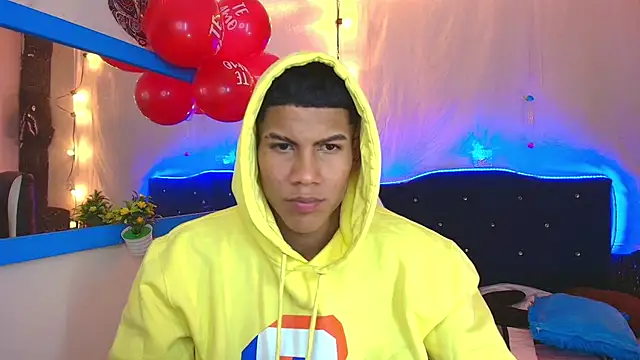 Snapshot of Damian_latinxxx chatting on 02-14-25, 06:12 Damian latinxxx online show from 02-14-25, 06:12