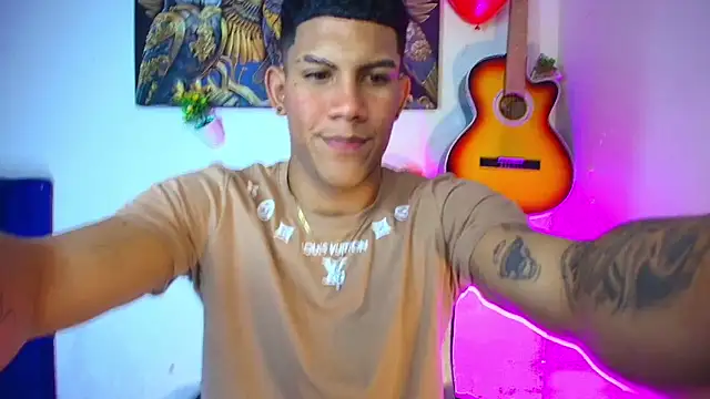 Snapshot of Damian_latinxxx chatting on 02-15-25, 06:12 Damian latinxxx online show from 02-15-25, 06:12