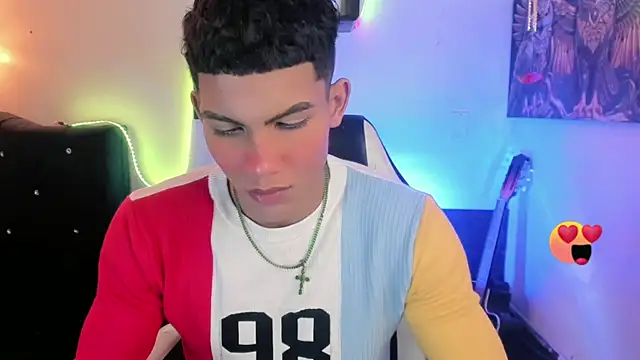 Snapshot of Damian_latinxxx chatting on 02-18-25, 02:38 Damian latinxxx online show from 02-18-25, 02:38