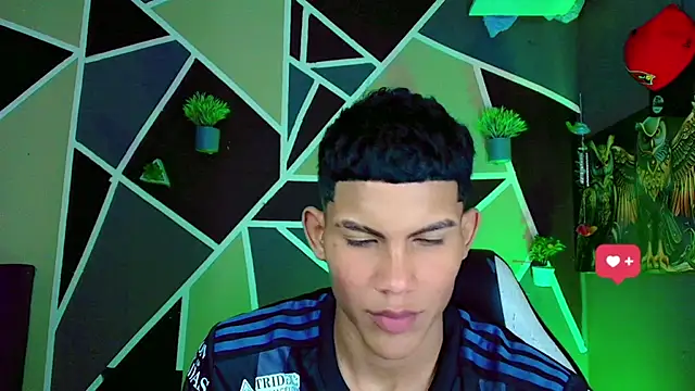 Snapshot of Damian_latinxxx chatting on 02-21-25, 04:51 Damian latinxxx online show from 02-21-25, 04:51
