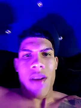 Snapshot of Damian_latinxxx chatting on 02-21-25, 11:01 Damian latinxxx online show from 02-21-25, 11:01