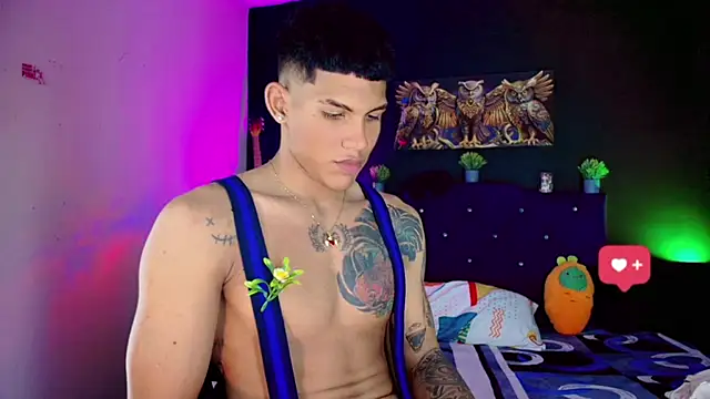 Snapshot of Damian_latinxxx chatting on 02-26-25, 09:10 Damian latinxxx online show from 02-26-25, 09:10