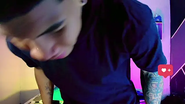Snapshot of Damian_latinxxx chatting on 03-11-25, 03:16 Damian latinxxx online show from 03-11-25, 03:16