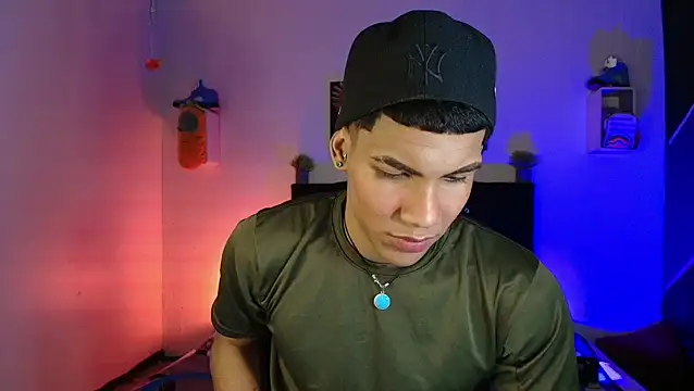 Snapshot of Damian_latinxxx chatting on 03-14-25, 02:53 Damian latinxxx online show from 03-14-25, 02:53