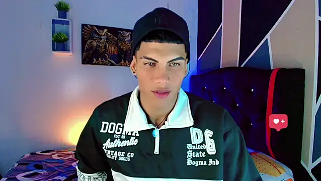 Snapshot of Damian_latinxxx chatting on 03-15-25, 02:23 Damian latinxxx online show from 03-15-25, 02:23