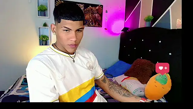 Snapshot of Damian_latinxxx chatting on 03-21-25, 06:05 Damian latinxxx online show from 03-21-25, 06:05