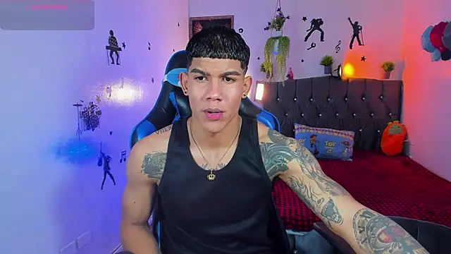 Snapshot of Damian_latinxxx chatting on 09-20-25, 02:12 Damian latinxxx online show from 09-20-25, 02:12