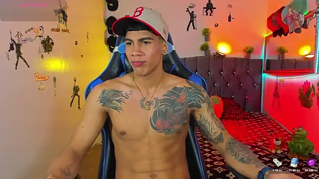 Snapshot of Damian_latinxxx chatting on 09-24-25, 03:32 Damian latinxxx online show from 09-24-25, 03:32