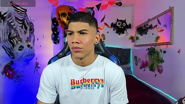 Snapshot of Damian_latinxxx chatting on 10-15-25, 03:06 Damian latinxxx online show from 10-15-25, 03:06