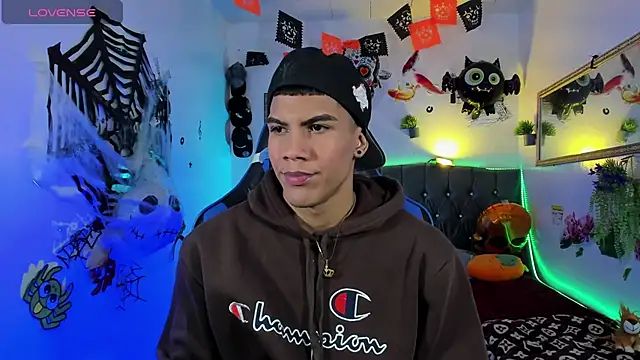 Snapshot of Damian_latinxxx chatting on 10-19-25, 03:07 Damian latinxxx online show from 10-19-25, 03:07