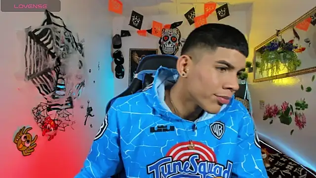 Snapshot of Damian_latinxxx chatting on 10-20-25, 02:56 Damian latinxxx online show from 10-20-25, 02:56