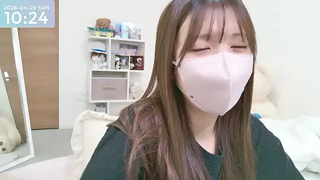 Snapshot of -SHINON- chatting on 04-26-26, 01:25 -SHINON- online show from 04-26-26, 01:25