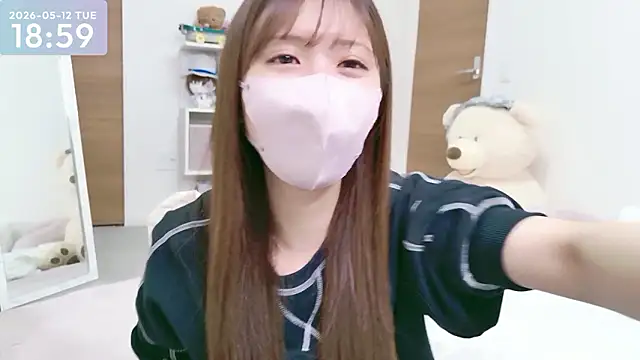 Snapshot of -SHINON- chatting on 05-12-26, 10:01 -SHINON- online show from 05-12-26, 10:01
