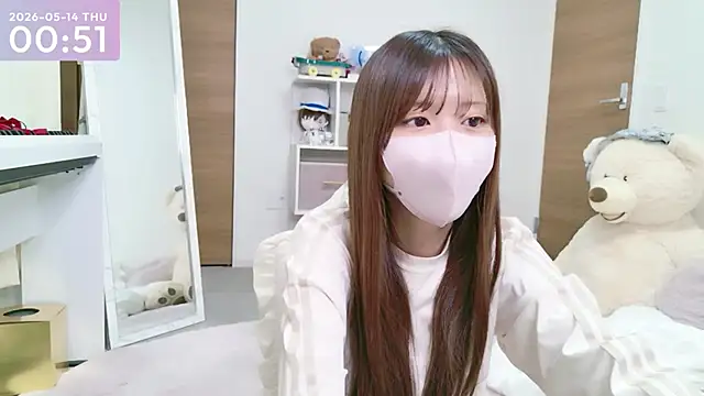 Snapshot of -SHINON- chatting on 05-13-26, 03:53 -SHINON- online show from 05-13-26, 03:53