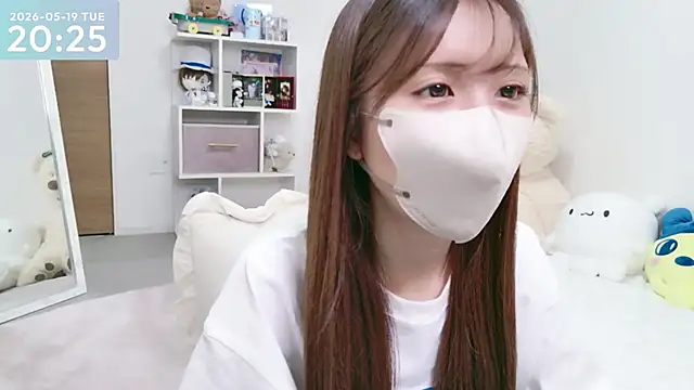 Snapshot of -SHINON- chatting on 05-19-26, 11:27 -SHINON- online show from 05-19-26, 11:27