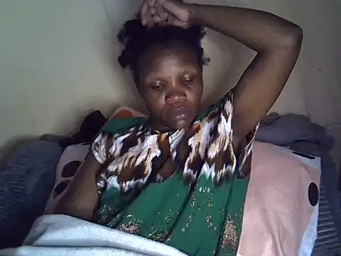 Snapshot of Sweet_serah chatting on 06-25-26, 05:12 Sweet serah online show from 06-25-26, 05:12