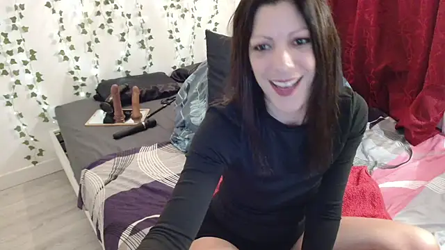 Cataleyaloca online show from 11-24-25, 04:07