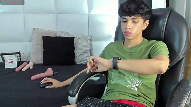 Snapshot of Santy_carrington chatting on 12-09-24, 11:24 Santy carrington online show from 12-09-24, 11:24