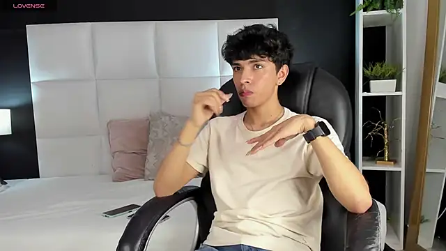 Snapshot of Santy_carrington chatting on 12-20-24, 08:45 Santy carrington online show from 12-20-24, 08:45