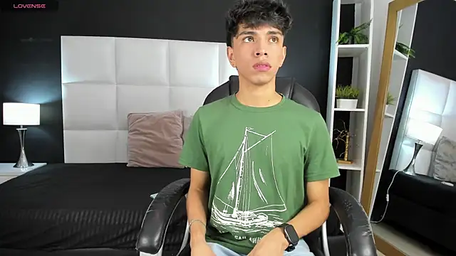 Snapshot of Santy_carrington chatting on 12-23-24, 05:54 Santy carrington online show from 12-23-24, 05:54