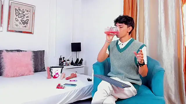 Snapshot of Santy_carrington chatting on 01-15-25, 08:37 Santy carrington online show from 01-15-25, 08:37