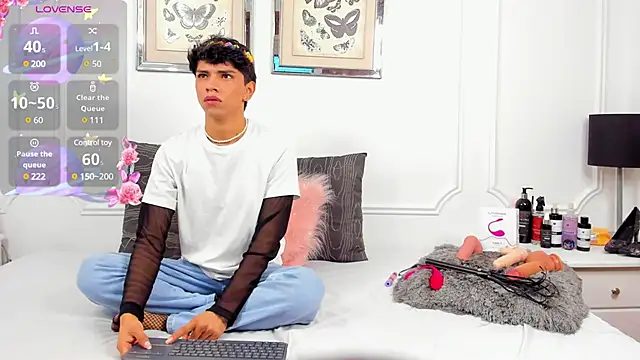 Snapshot of Santy_carrington chatting on 01-18-25, 12:47 Santy carrington online show from 01-18-25, 12:47