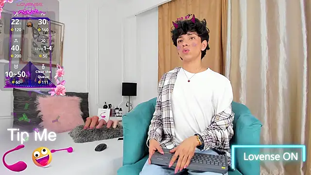 Snapshot of Santy_carrington chatting on 02-25-25, 12:14 Santy carrington online show from 02-25-25, 12:14