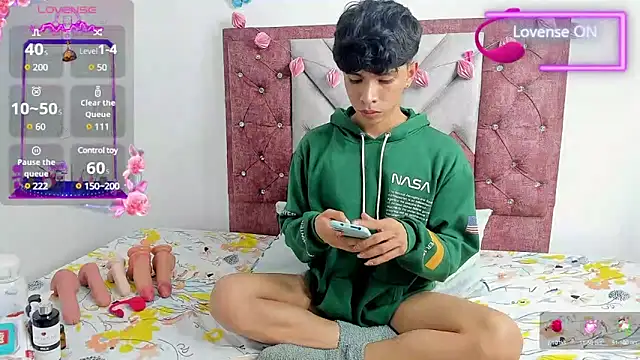 Snapshot of Santy_carrington chatting on 03-13-25, 05:22 Santy carrington online show from 03-13-25, 05:22