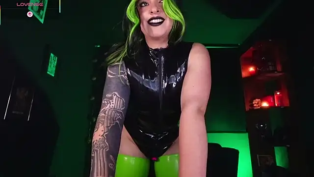 Snapshot of YourMissAlice chatting on 11-09-25, 08:18 YourMissAlice online show from 11-09-25, 08:18