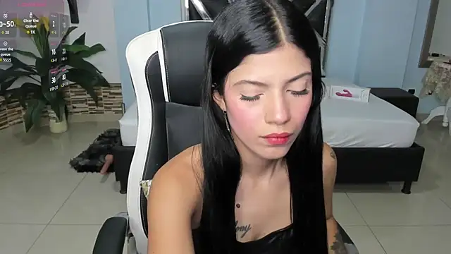 Snapshot of EroticAzir chatting on 11-20-25, 03:39 EroticAzir online show from 11-20-25, 03:39