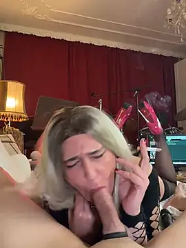 Snapshot of FoxyandTed chatting on 02-14-26, 05:10 FoxyandTed online show from 02-14-26, 05:10