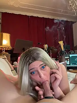 Snapshot of FoxyandTed chatting on 02-18-26, 04:58 FoxyandTed online show from 02-18-26, 04:58