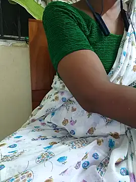 Snapshot of Tamil--Rani chatting on 02-14-25, 07:54 Tamil--Rani online show from 02-14-25, 07:54