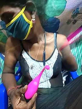 Snapshot of Tamil--Rani chatting on 09-15-25, 02:06 Tamil--Rani online show from 09-15-25, 02:06