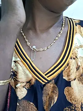 Snapshot of Tamil--Rani chatting on 12-15-25, 01:48 Tamil--Rani online show from 12-15-25, 01:48