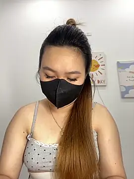 Snapshot of Odette68 chatting on 10-24-25, 01:13 Odette68 online show from 10-24-25, 01:13