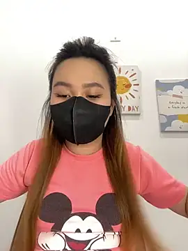 Snapshot of Odette68 chatting on 10-27-25, 06:06 Odette68 online show from 10-27-25, 06:06